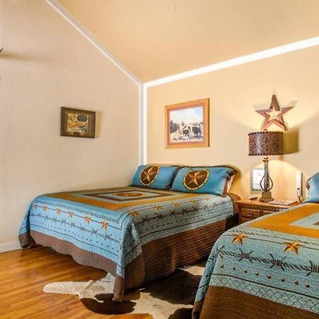 Appartement #3 Wrangler~Bandera Tin Star~Bandera, Tx. Extérieur photo