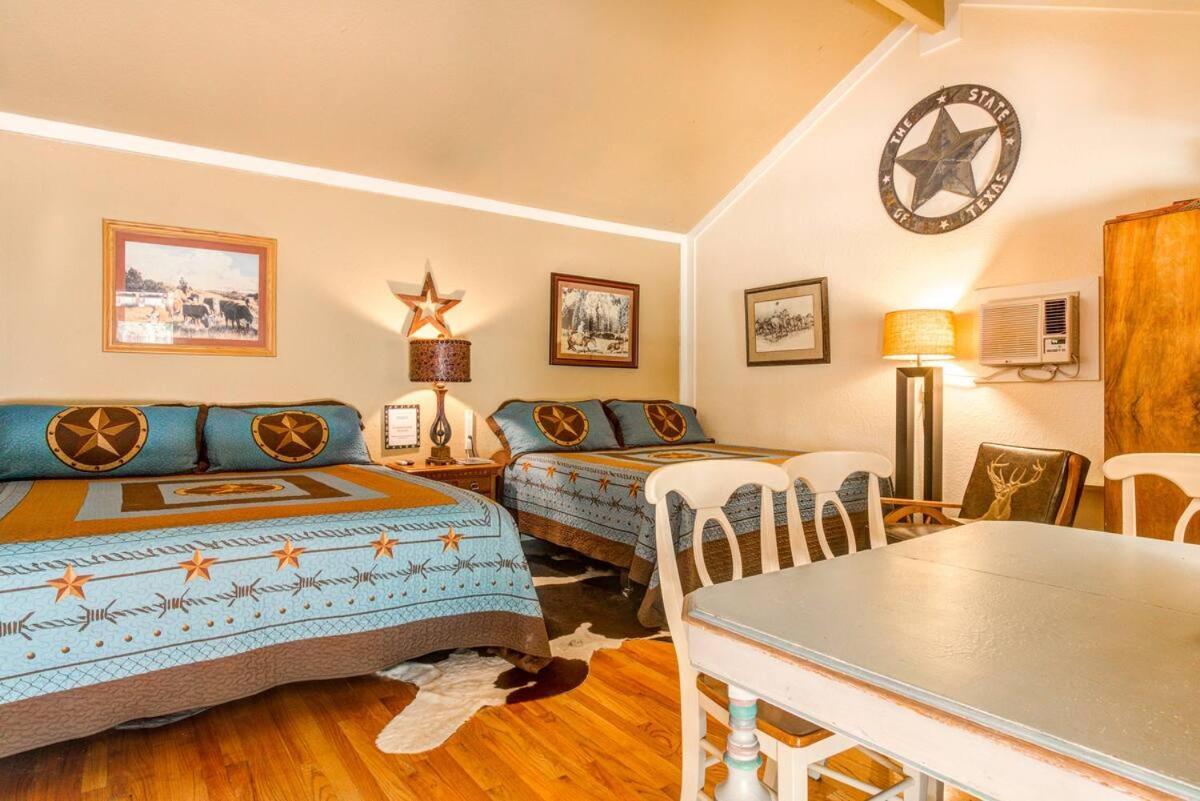 Appartement #3 Wrangler~Bandera Tin Star~Bandera, Tx. Extérieur photo